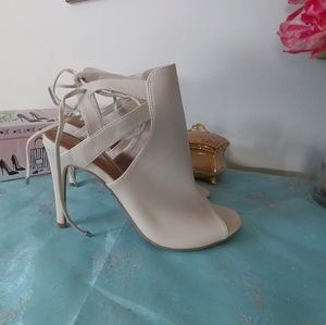 High Heels NWOT Ivory Colored